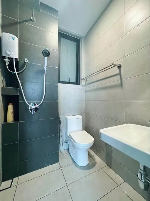 Apartment Comfort 3 Bedroom Urban Suite By Uptrend Home Management Jelutong Ma­lay­sia