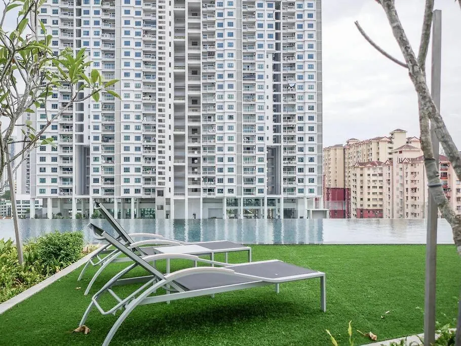 Apartment Comfort 3 Bedroom Urban Suite By Uptrend Home Management Jelutong Ma­lay­sia