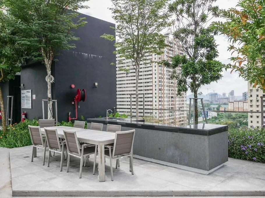 Comfort 3 Bedroom Urban Suite By Uptrend Home Management Jelutong